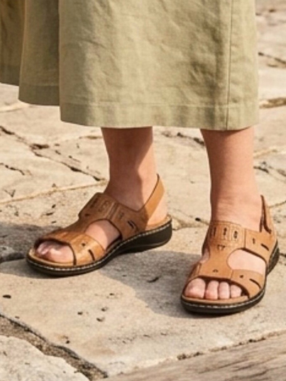 Clarks Leisa Annual Light Brown Leather Slingback Sandals